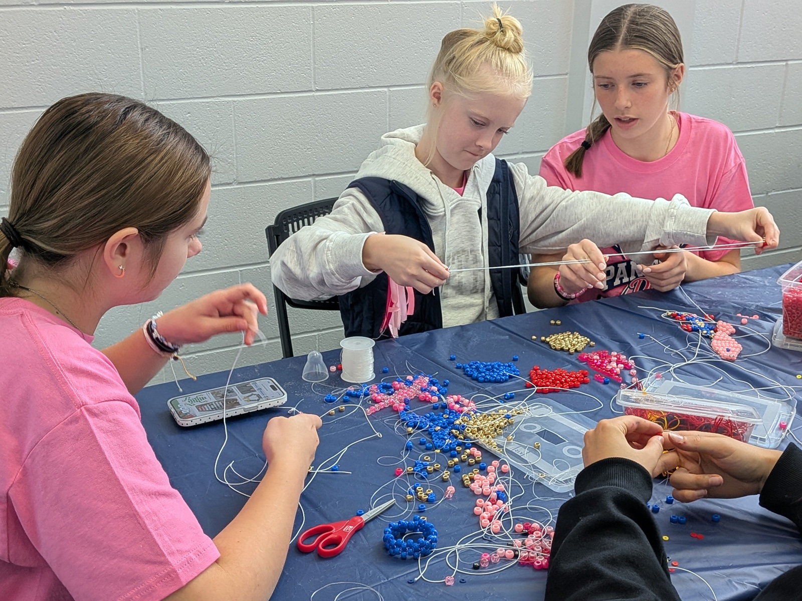 St. Thomas U15B Panthers creating bracelets.